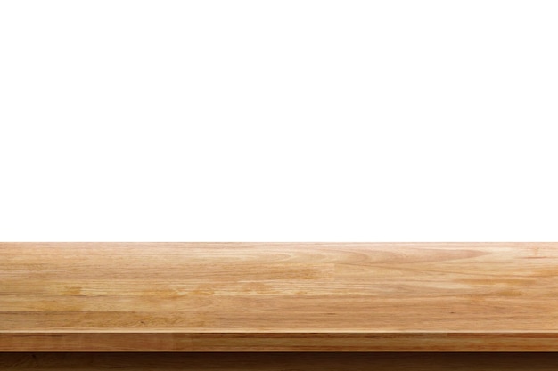 table en bois vide isolée sur fond blanc utilisée pour l'affichage ou le montage de vos produits