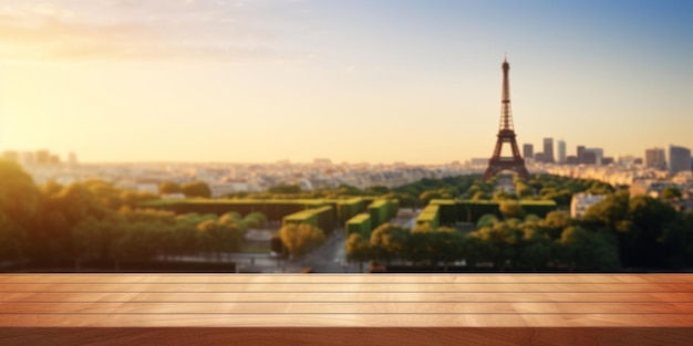 Table en bois vide pour l'affichage de produits avec l'horizon de la ville de Paris et la tour Eiffel en arrière-plan