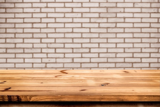 Table en bois vide pour le placement ou le montage de produit en mettant l'accent sur le fond de mur de briques du dessus de table