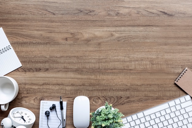 table de bureau avec clavier