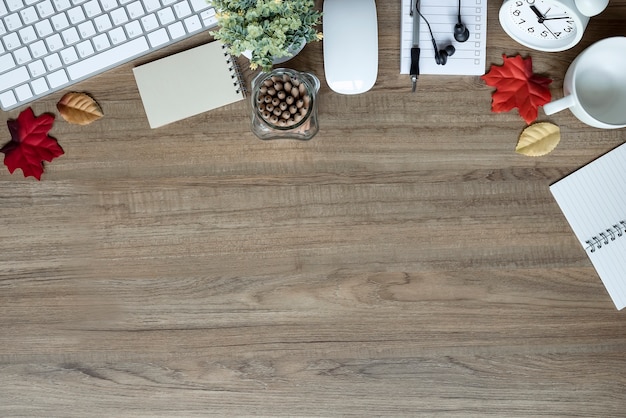 table de bureau avec clavier