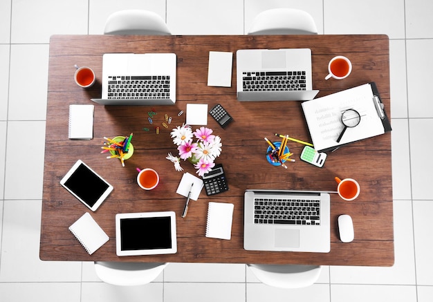 Table de bureau pour les réunions vue de dessus