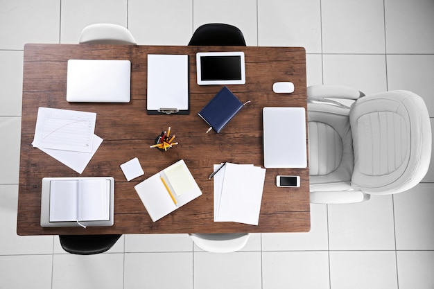 Table de bureau pour les réunions vue de dessus