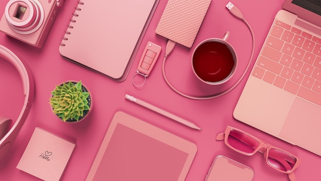 Table de bureau rose avec cahier vierge.