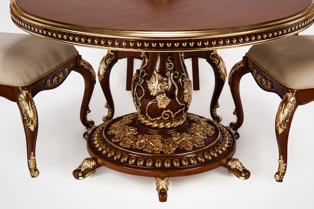 Table et chaises de cuisine de luxe en plaqué or de style baroque