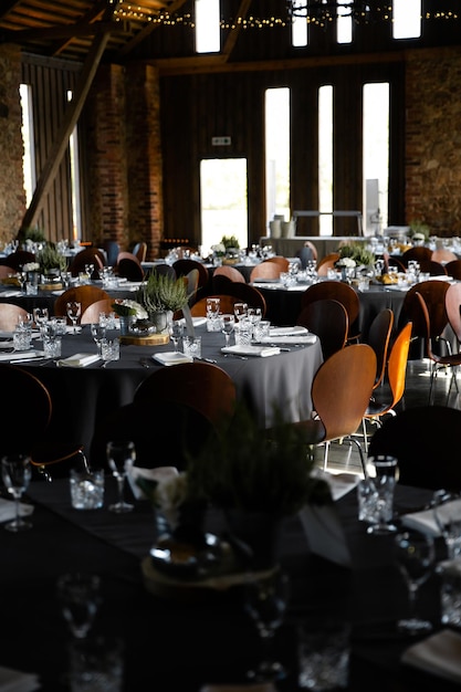 Photo table et chaises dans un restaurant