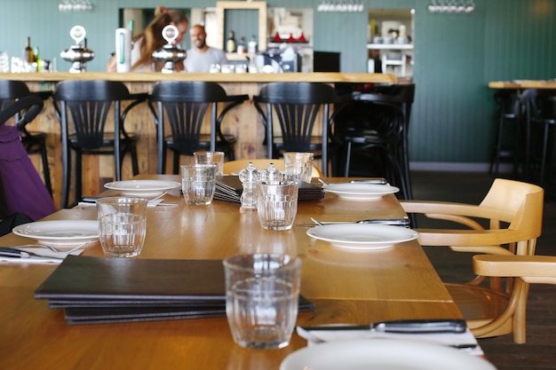 Table dans un restaurant