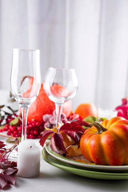 Table décorée avec citrouille