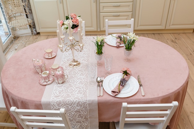 Table décorée à la maison