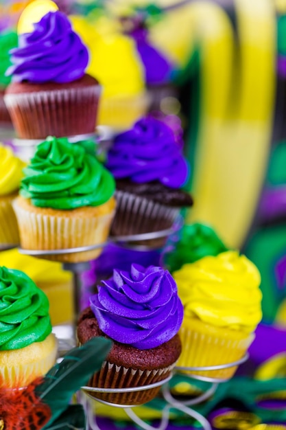 Table décorée pour la fête du Mardi Gras.