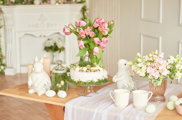 table décorée pour Pâques, décorations de Pâques