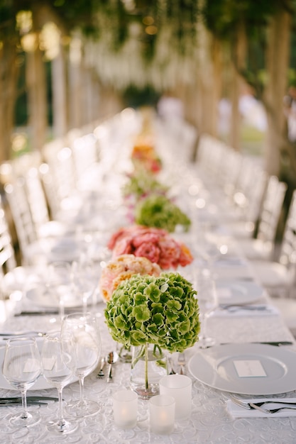 Table décorée pour une réception de mariage