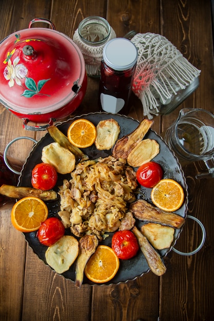 table délicieuse et colorée pour le dîner