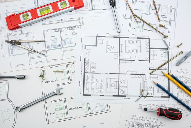 Table de dessin et de dessin avec outils de dessin répartis