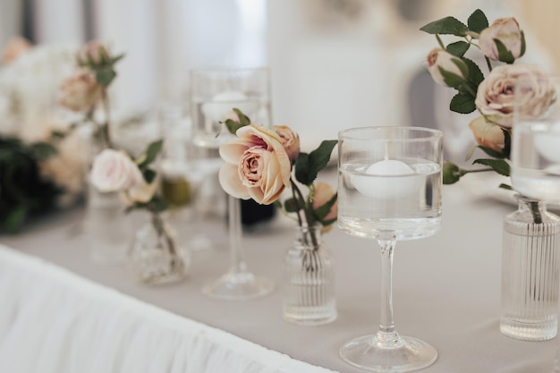 Photo une table dressée pour une réception de mariage