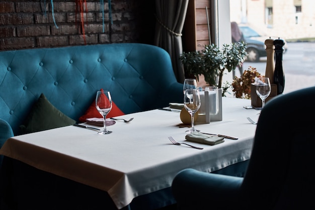 Table intérieure de restaurant vide