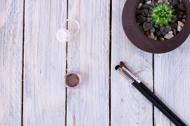 Une table à la maison pour le maquillage