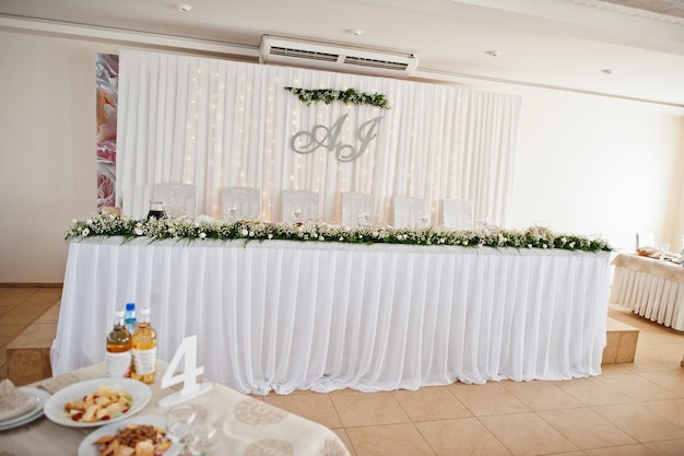 Table de mariage dressée au restaurant