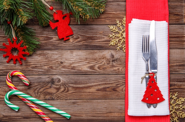 Table de Noël avec fourchette et couteau