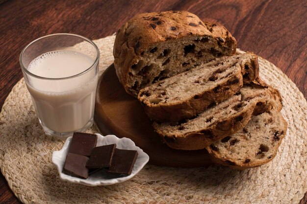 Table de petit-déjeuner pain de blé fraîchement cuit