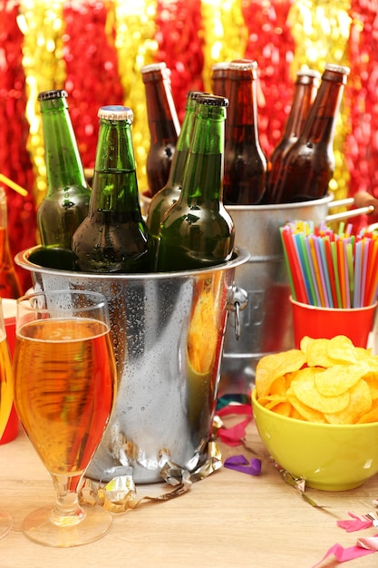 Photo table préparée avec boisson pour fête