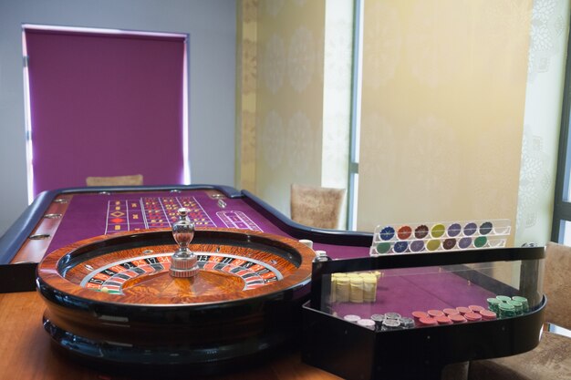 Table de roulette et roue