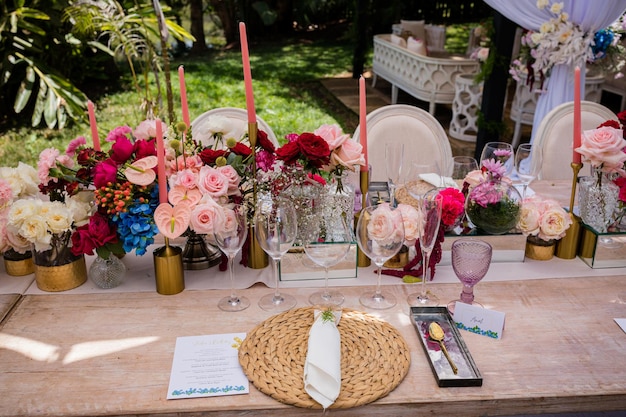 une table avec un signe qui dit chocolat sur elle