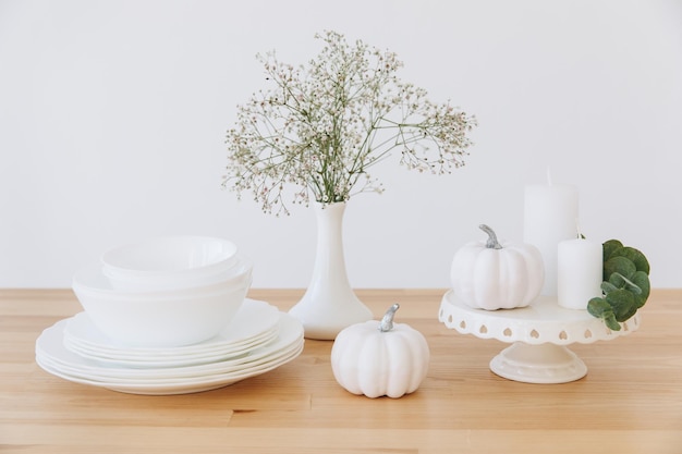 Table de Thanksgiving vaisselle et décor décoration vacances en famille Maquette d'automne