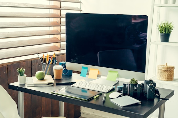 Table de travail d'un photographe en gros plan