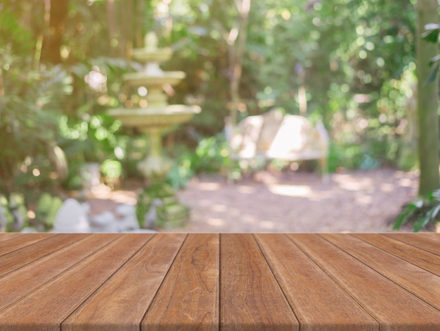 Table vide de planche de bois en face de café fond flou.