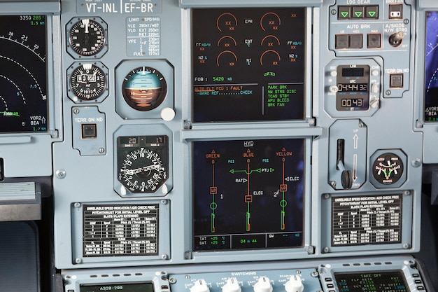 Tableau de bord du cockpit de l'avion