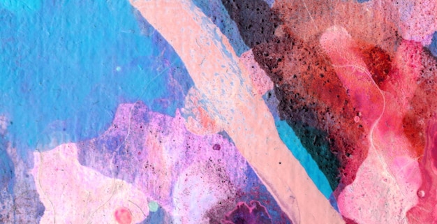 Un tableau coloré avec un fond rose et un fond bleu.