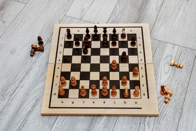 tableau d'échecs avec des pièces pendant le jeu