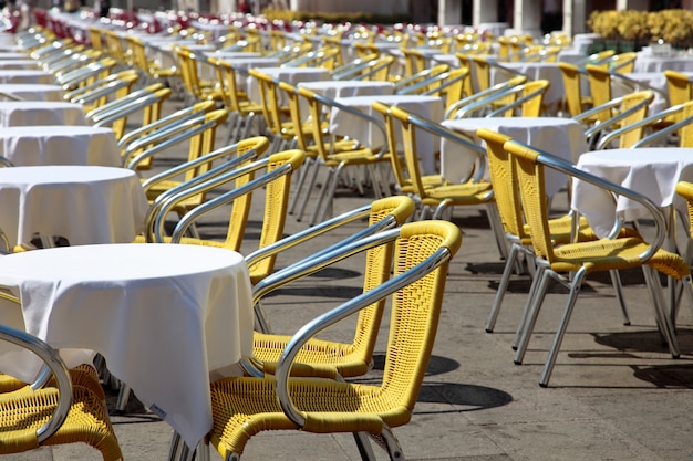 Photo tables et chaises de la place saint-marc à venise