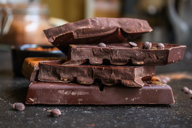 tablette de chocolat délicieux dessert au cacao