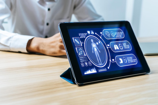 Tablette mobile numérique avec hologramme d'icône numérique et diagramme graphique médical à l'écran avec un patient à l'hôpital coronavirus technologie médicale soins de santé concept de traitement du cancer et des maladies