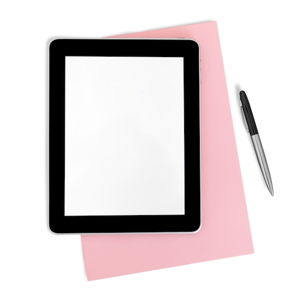 Tablette et stylo sur fond blanc