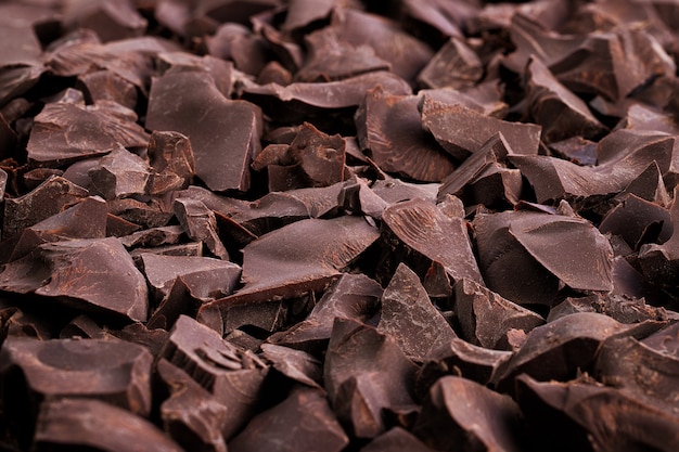 Tablettes de chocolat noir, dessert sucré comme mur