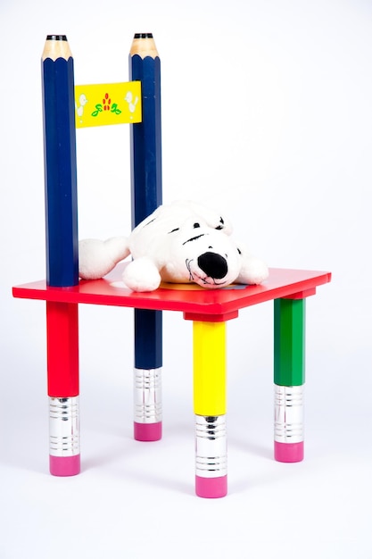 Tabouret avec jouets