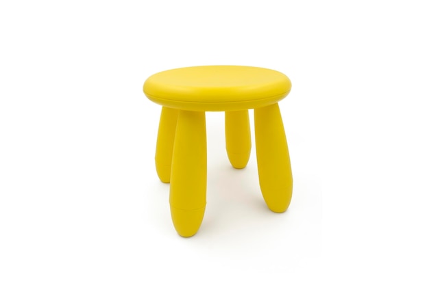 Tabouret mignon isolé sur fond blanc Chaise pour enfants Tabouret jaune