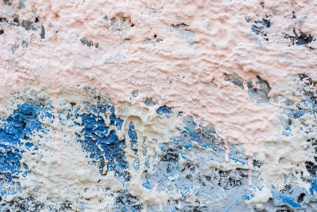 Taches de peinture blanche et bleue sur le papier peint de texture de mur