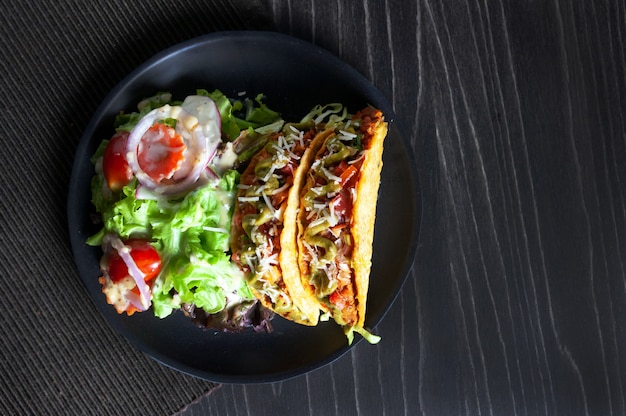 Tacos de boeuf haché avec salade