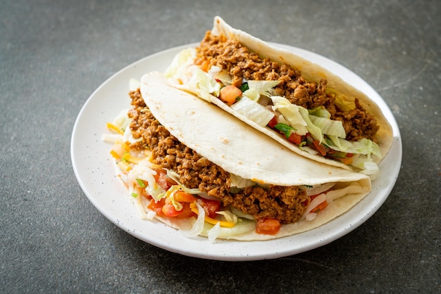 Tacos mexicains au poulet haché - Cuisine traditionnelle mexicaine