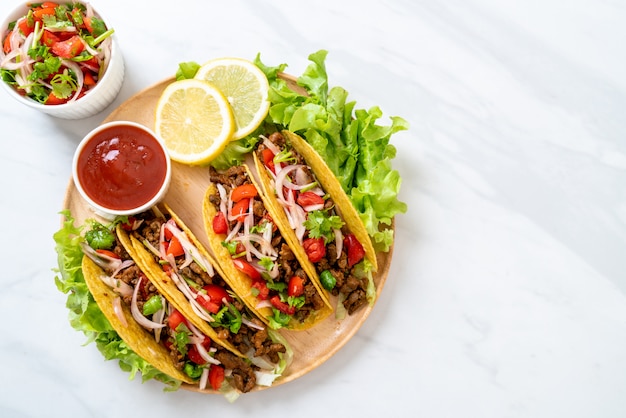 tacos à la viande et aux légumes