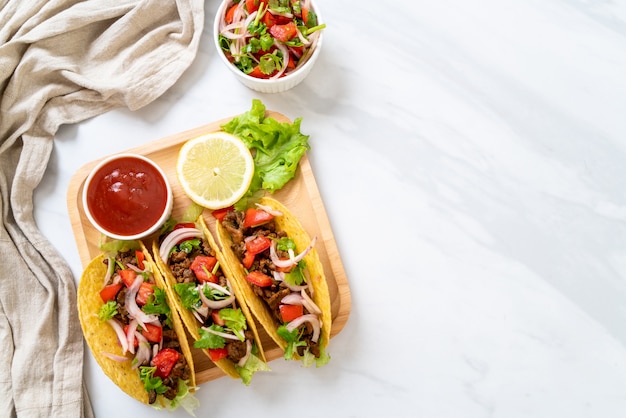 tacos à la viande et aux légumes