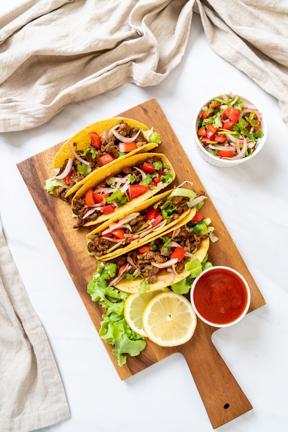 tacos à la viande et aux légumes