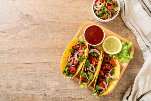 tacos à la viande et aux légumes