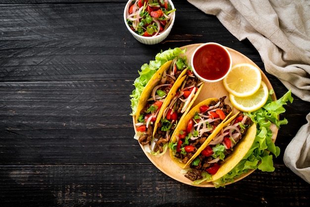 tacos à la viande et aux légumes