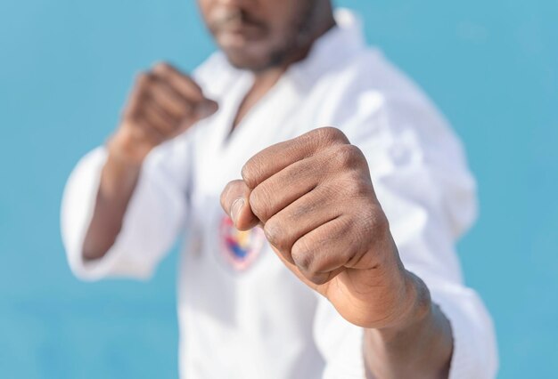Taekwondo art martial détail sélectif de l'accent sur les mains humaines