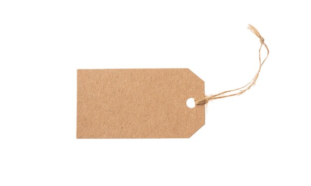 Tag recyclé beige isolé sur fond blanc